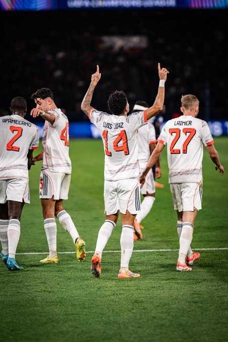PSG vs Bayern Munchen: Luis Diaz mencetak brace bagi Bayern sekaligus mendapat kartu merah dari wasit (@fcbayernen)