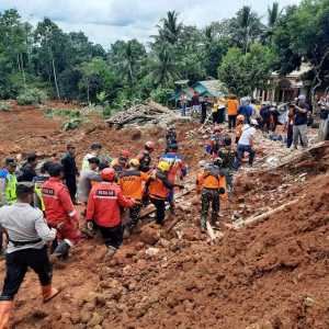 Tanah Longsor Terjang Cilacap: 2 Warga Tewas, 21 Hilang