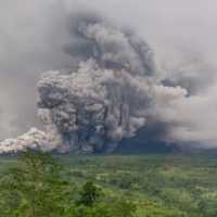 Gunung Semeru Meletus, Status Naik Jadi Awas