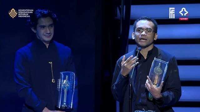     Reza Rahardian dan Felix K Nesi terpilih menjadi penulis skenario terbaik FFI 2025 (YouTube Festival Film Indonesia 2025)