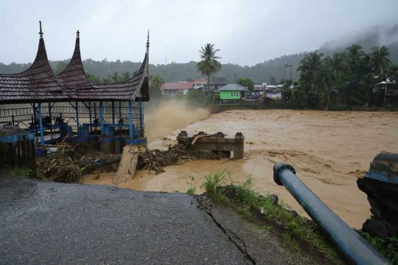 Banjir bandang terjang Sumatera Barat (BNPB)