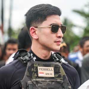 Viral Anggota DPR Verrell Bramasta Pakai Rompi Antipeluru Saat Tinjau Banjir Sumbar