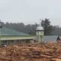 Desa Sekumur di Aceh Tamiang Hilang Tersapu Banjir, Hanya Terlihat Masjid dan Kayu
