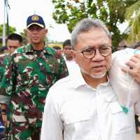 Respons Zulhas soal foto panggul beras disorot netizen: itu biasa