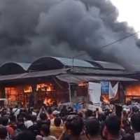 350 Kios di Pasar Induk Kramat Jati terbakar, Polisi: tak ada korban