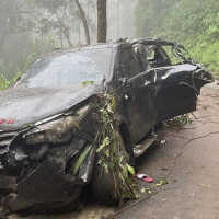 Fortuner terjun ke jurang jalur Bromo, 2 tewas dan 4 luka-luka