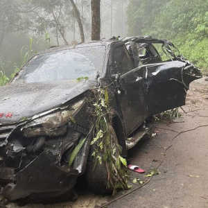 Fortuner terjun ke jurang jalur Bromo, 2 tewas dan 4 luka-luka