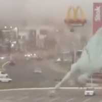 Badai dahsyat robohkan Patung Liberty, kepalanya sampai pisah