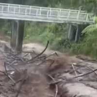 Banjir bandang terjang kawasan wisata Air Panas Pancuran 13 Guci Tegal