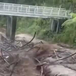 Banjir bandang terjang kawasan wisata Air Panas Pancuran 13 Guci Tegal