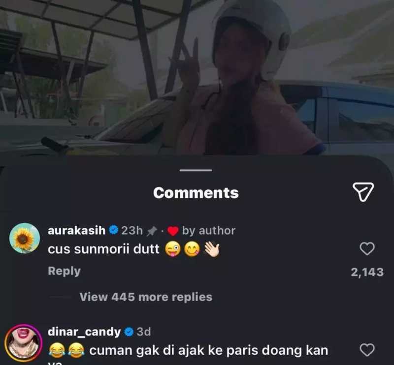     Penyanyi Aura Kasih mengajak Lisa Mariana motoran bareng (Ist)