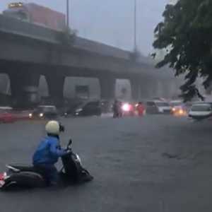 Banjir di Jakarta, sejumlah rute TransJakarta dialihkan dan tak layani penumpang