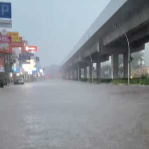 Hujan deras, Kelapa Gading Jakut banjir hingga 50 cm