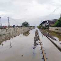Daftar kereta jarak jauh yang batal berangkat hari ini gegara rel terendam banjir