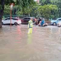 Daftar jalanan di Jakarta tergenang banjir: Letjen Suprapto 40 Cm, Daan Mogot 30 Cm