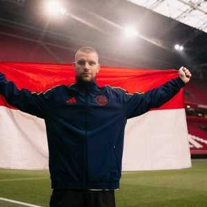 Resmi gabung Ajax, Maarten Paes kibarkan Merah Putih di Amsterdam Arena