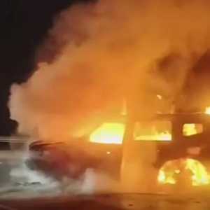Kronologi Jetour T2 terbakar usai ditabrak BMW hingga terbakar di Tol Jagorawi