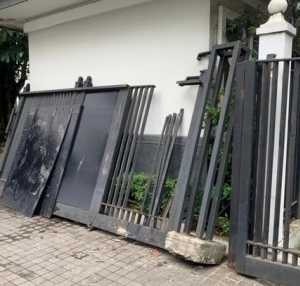 Pagar rumah eks Wapres Jusuf Kalla ditabrak orang tak dikenal, polisi turun tangan