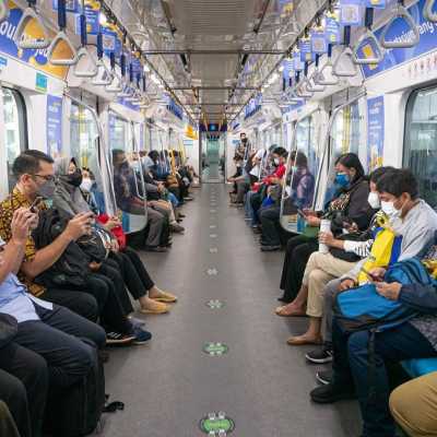 Catat hal yang boleh dan dilarang saat buka puasa di LRT, MRT, Commuter Line