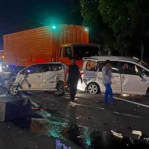 Kecelakaan maut 10 kendaraan di Tol Cipularang, 2 tewas