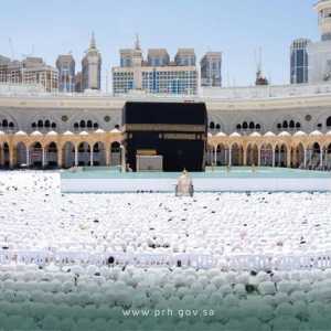 Pemandangan langka, begini bentuk Ka'bah tanpa kiswah