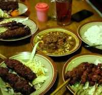 Rekomendasi 5 sate kambing legendaris di Jakarta, dagingnya juicy lucy