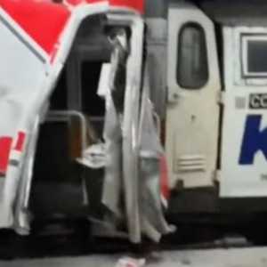 Tabrakan KRL vs KA Argo Bromo di Bekasi Timur: 3 penumpang tewas, puluhan luka