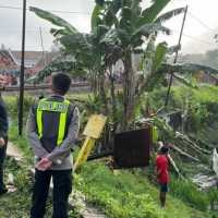 Kecelakaan maut KA Argo Bromo vs Avanza, 4 orang rombongan pengantar haji tewas