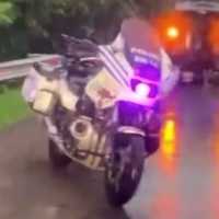 Viral mobil pecah ban massal di Tol Jagorawi, ini kata Jasa Marga