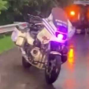 Viral mobil pecah ban massal di Tol Jagorawi, ini kata Jasa Marga