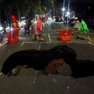 Jalan Lenteng Agung Jaksel arah Depok ambles sedalam 3 meter, ini kronologinya