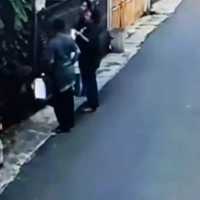 Viral 3 pengamen bakar pagar rumah warga di Bekasi, ini modusnya