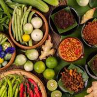 Daftar 10 makanan Indonesia yang punya rating buruk di dunia: lalapan hingga Paniki