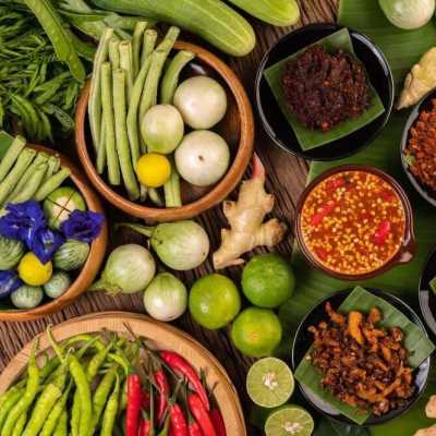 Daftar 10 makanan Indonesia yang punya rating buruk di dunia: lalapan hingga Paniki