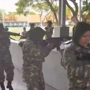 Viral calon manajer Kopdes latihan militer bawa senjata, ini respons Istana