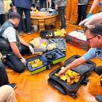 Geledah rumah di Sentul terkait 3 kasus korupsi, Polri sita 74 Kg emas & duit Rp476 M