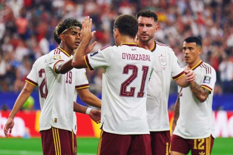 Mikel Oyarzabal mencetak gol pertama Spanyol lewat titik penalti. La Furia Roja akhirnya menang 2-0 atas Prancis dan berhak lolos ke Final Piala Dunia 2026 (@SpainIsFootball)