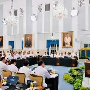 Gibran tak duduk di samping Prabowo saat Sidang Kabinet, ada apa?