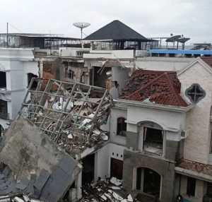 Ledakan hancurkan 7 rumah mewah di Grand Polonia Medan: 1 orang tewas, 2 hilang