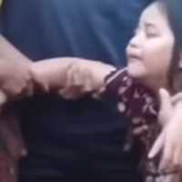Viral jerit tangis anak lihat ayahnya tewas diamuk massa usai diduga curi ayam