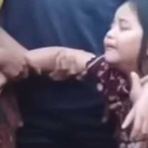 Viral jerit tangis anak lihat ayahnya tewas diamuk massa usai diduga curi ayam