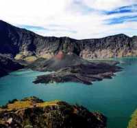 Puncak Gunung Rinjani diselimuti es, ini penampakannya