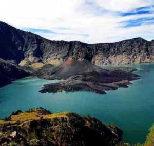 Puncak Gunung Rinjani diselimuti es, ini penampakannya
