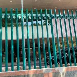 Heboh mal-mal pasang pagar besi tinggi, takut demo besar Agustus?