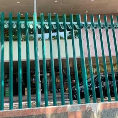 Heboh mal-mal pasang pagar besi tinggi, takut demo besar Agustus?