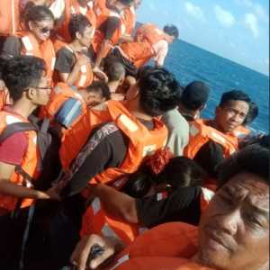 Detik-detik KM Mutiara Sentosa 2 bawa 250 penumpang terbakar di Perairan Sumenep