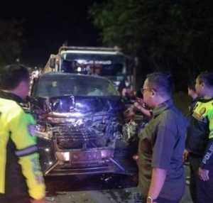 Pendakwah KH Anwar Zahid alami kecelakaan di Bojonegoro, mobilnya diseruduk truk