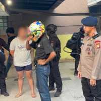 Fakta penangkapan bandar narkoba 'Bos Gendut' di Kampung Bahari: Lagi sedot lemak