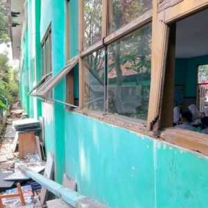 Cerita siswa SMPN 2 Ngamprah Bandung Barat patungan renovasi ruang kelas yang rusak