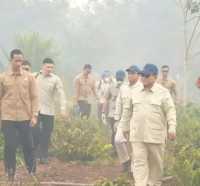 Presiden Prabowo tinjau kebakaran hutan di Kalbar